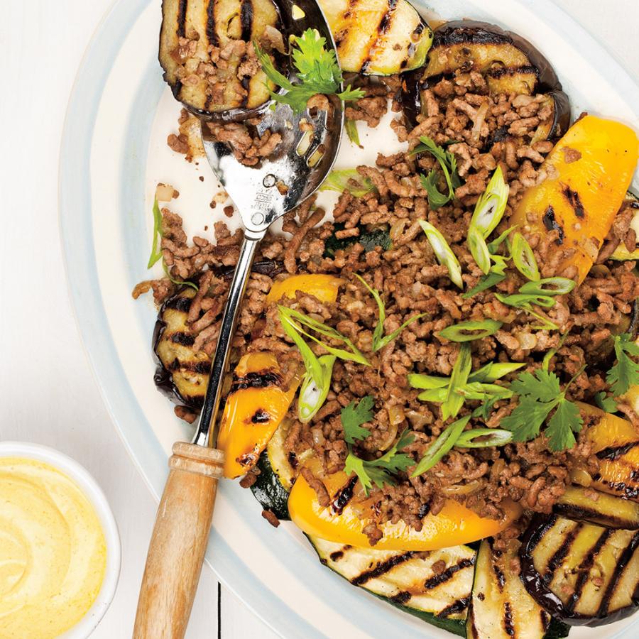 Salade de légumes grillés à l'agneau et à la coriandre