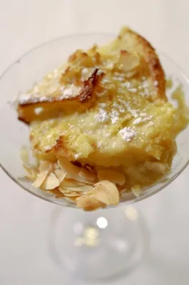 "Custard" de pain et beurre aux bananes et Carolans