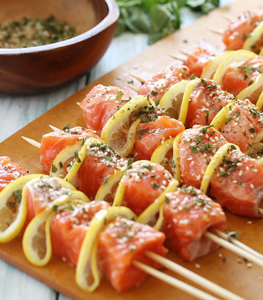 Brochettes de saumon sur le barbecue