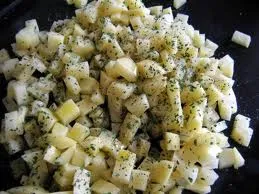 Bonnes petites pommes de terre sur le barbecue bien simples