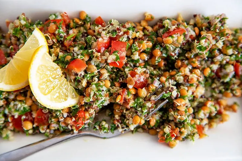 Salade de quinoa et lentilles style taboulé