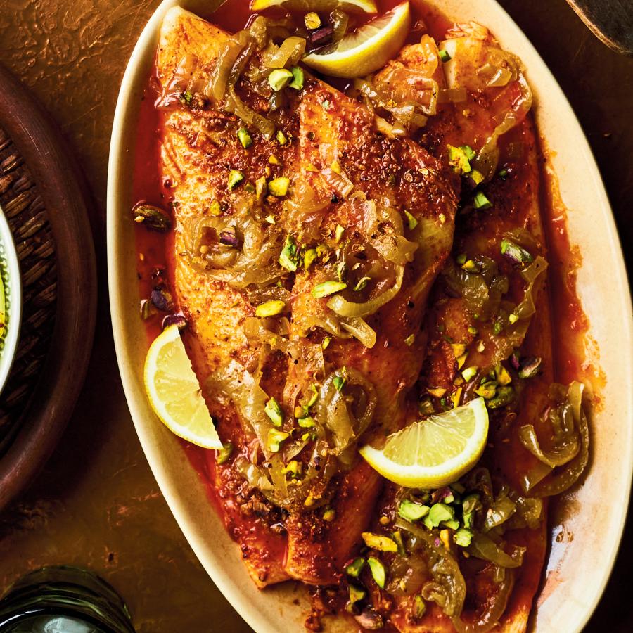 Filets de poisson rôtis aux saveurs portugaises et sofrito d’oignon d'Ethné de Vienne