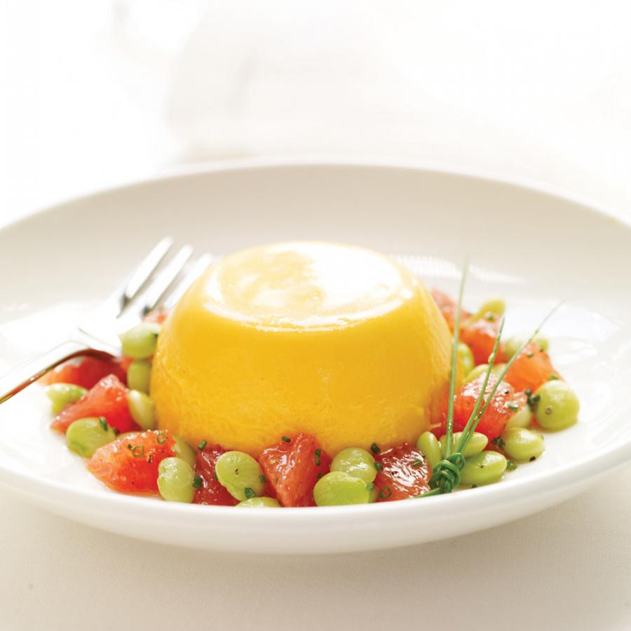 Panna cotta aux carottes, salade de haricots et de pamplemousse