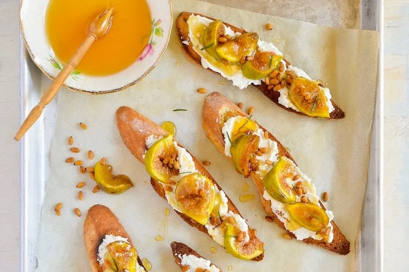 Crostinis de figues rôties