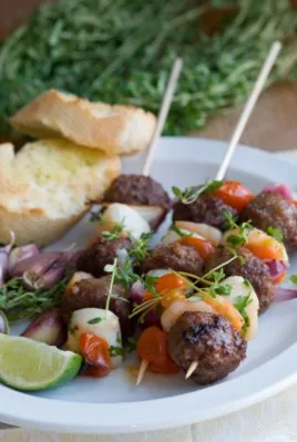 Brochettes printanières au boeuf haché