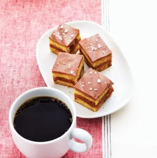 Carrés sucrés et salés au chocolat et caramel