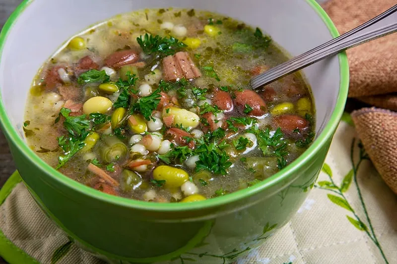 Soupe style minestrone au jambon et aux légumes