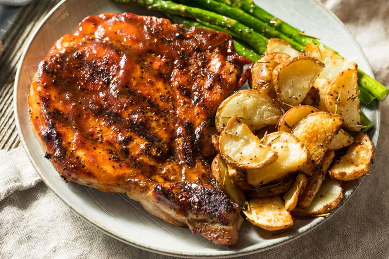 Côtelettes de porc, sauce bbq