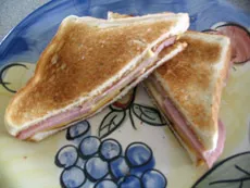 Fromage grillé au jambon