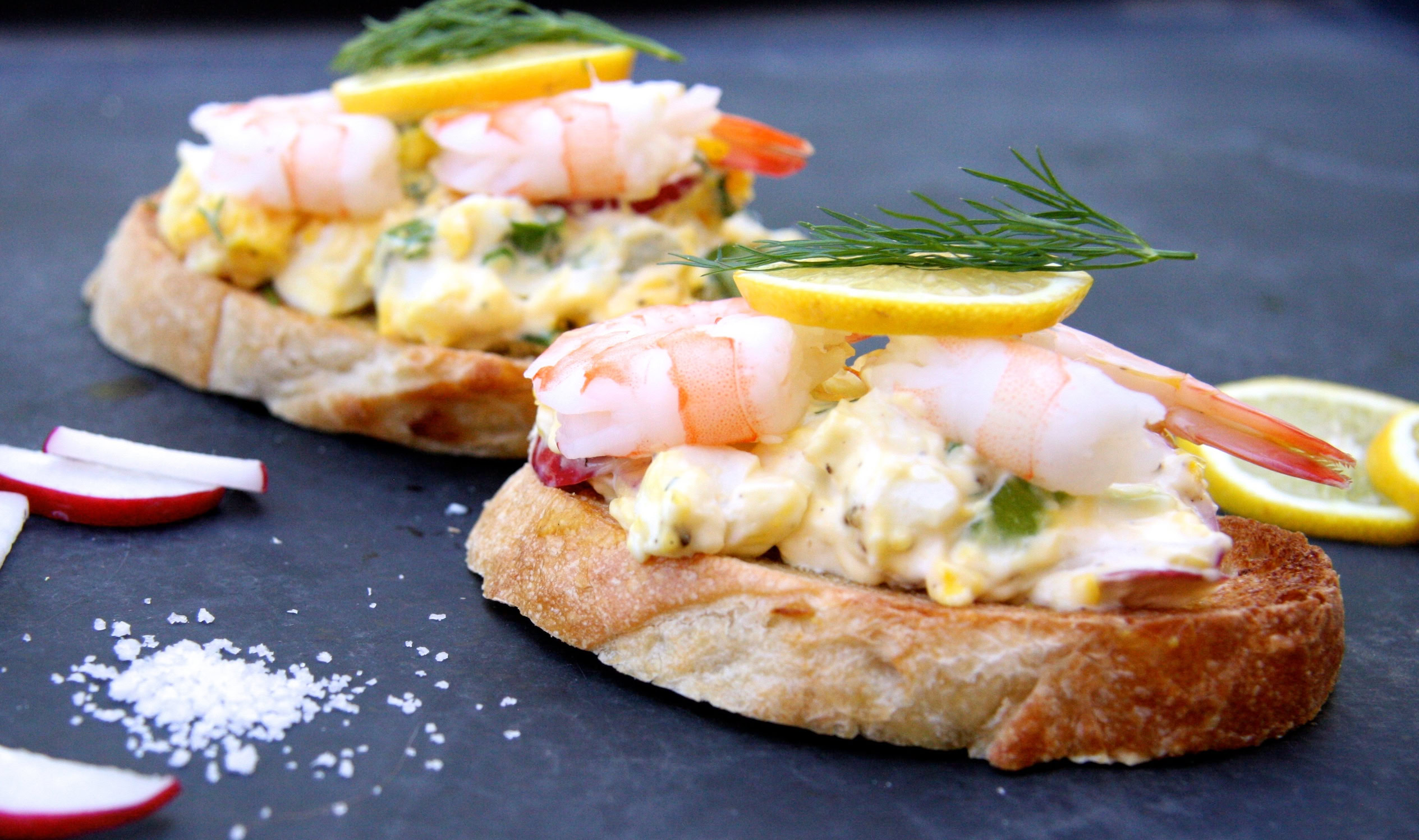 Tartine de salade aux œufs et crevettes