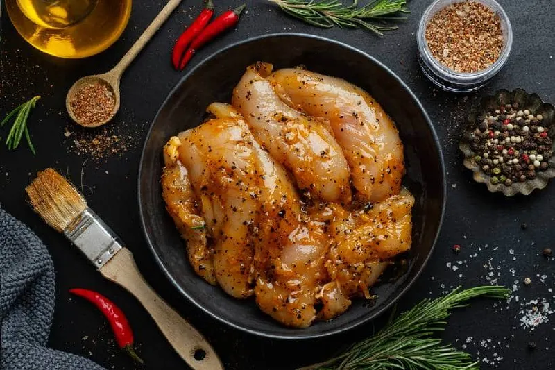 Poitrine de poulet marinée pour raclette ou BBQ