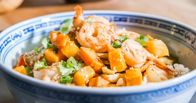 Sauté de crevettes aux légumes racines rôtis