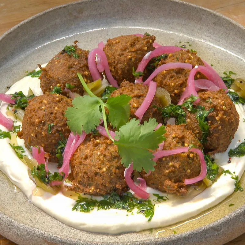 Falafels, sauce au yogourt et au tahini