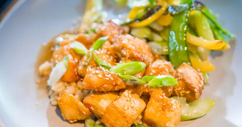 Poulet général Tao mi-tofu