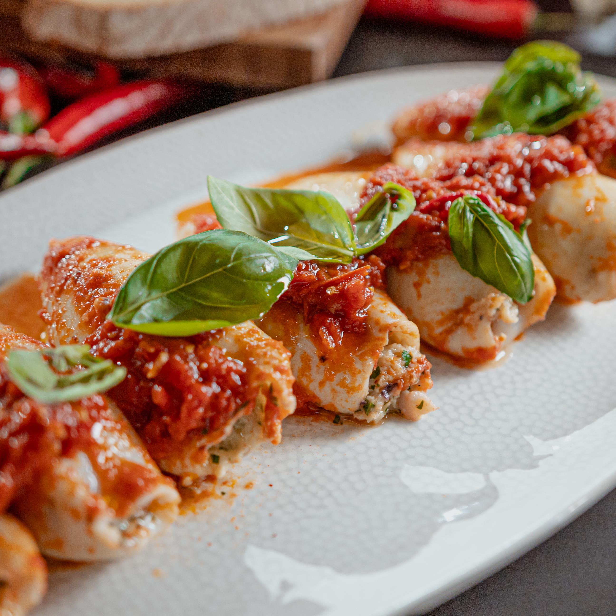Spaghettis aux calmars et à la sauce tomate