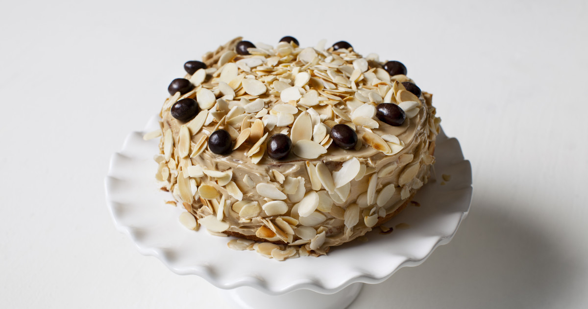 Gâteau étagé au café et aux amandes