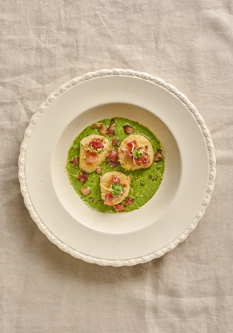 PÉTONCLES POÊLÉS, ÉMULSION AUX HERBES & PANCETTA
