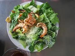 Salade César aux crevettes
