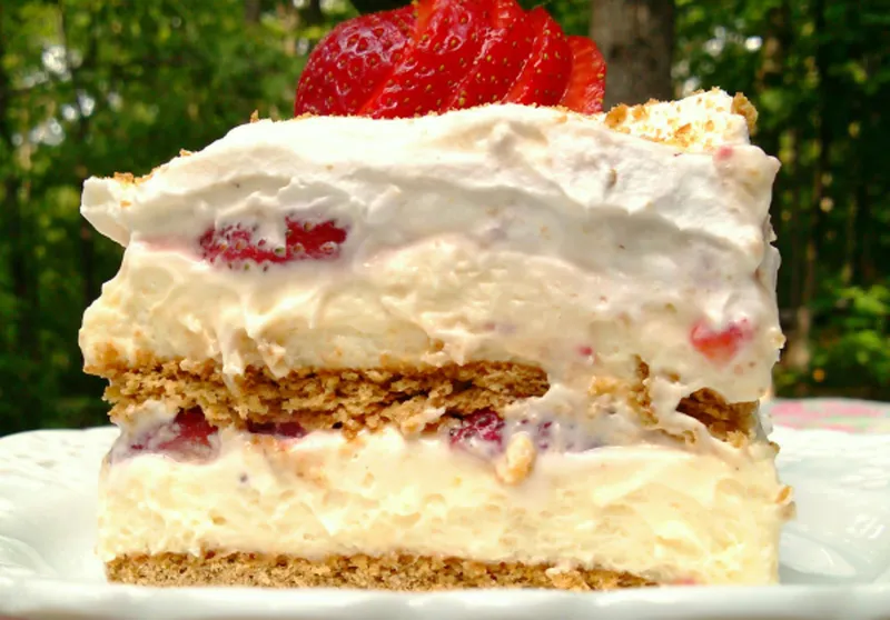Gâteau glacé au fromage et fraises