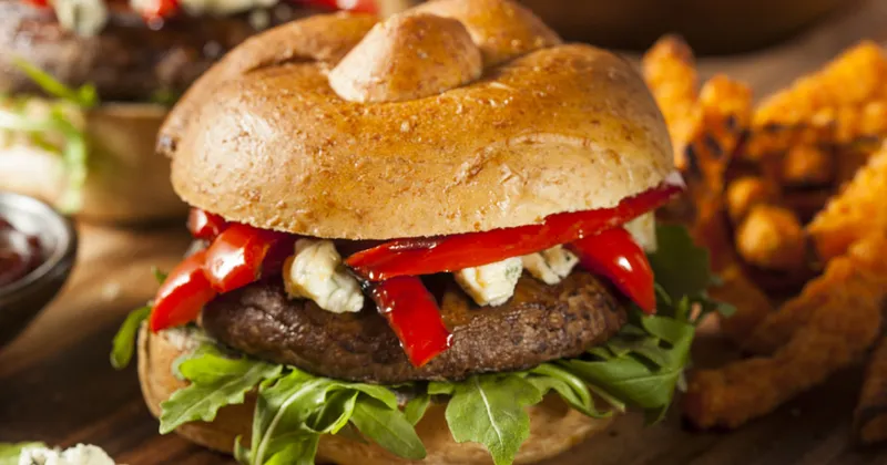 Burger de portobello au chèvre et aux légumes grillés
