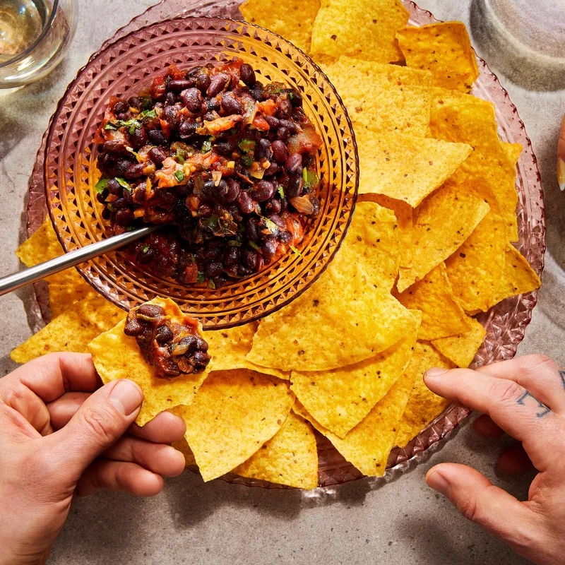 Haricots noirs et salsa au cacao