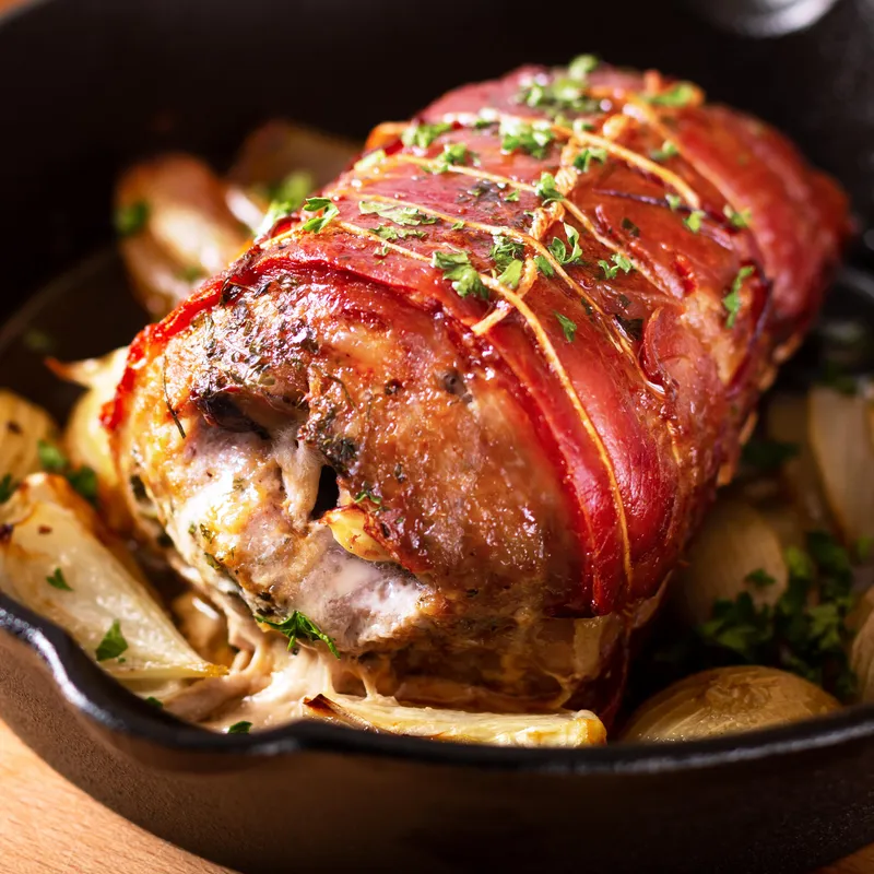 Filet de porc farci à la saucisse, purée de chou-fleur