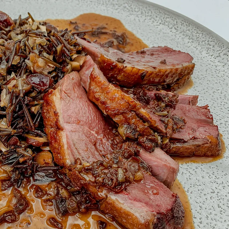 Magret de canard, sauce à la bière d’épinette