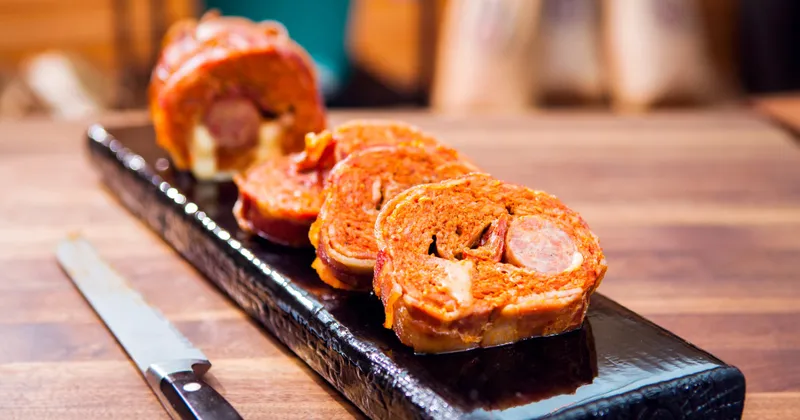 Roulade de saucisses au bacon et fromage à l'italienne