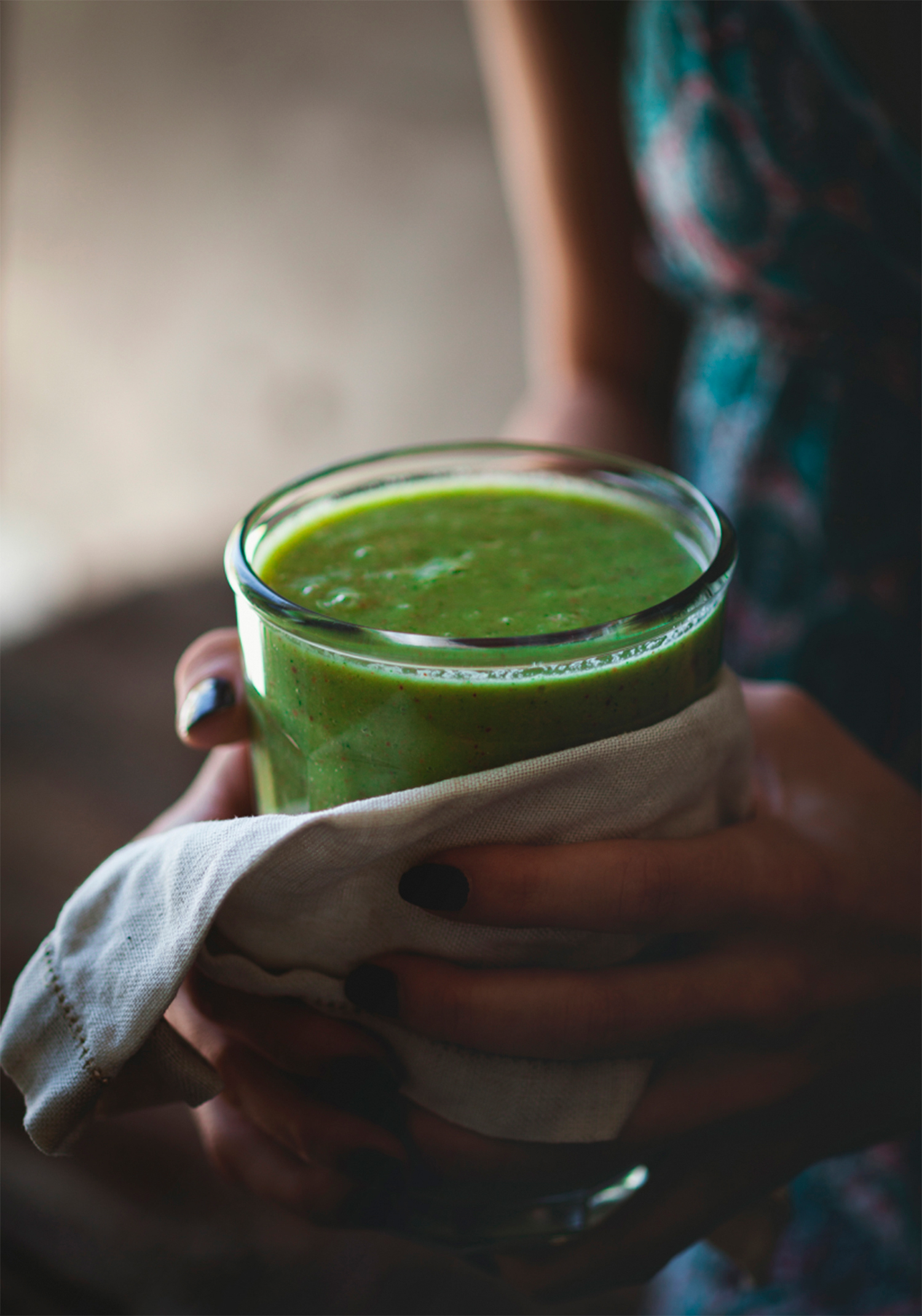 Smoothie à la mangue, épinards & beurre d’amande