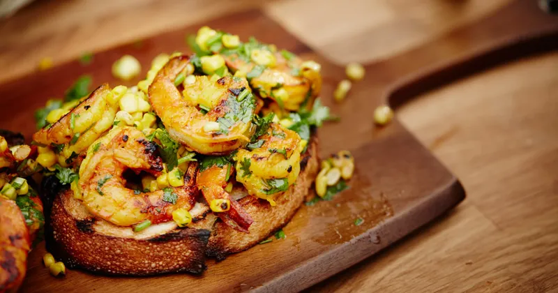 Crevettes et maïs «à la plancha»