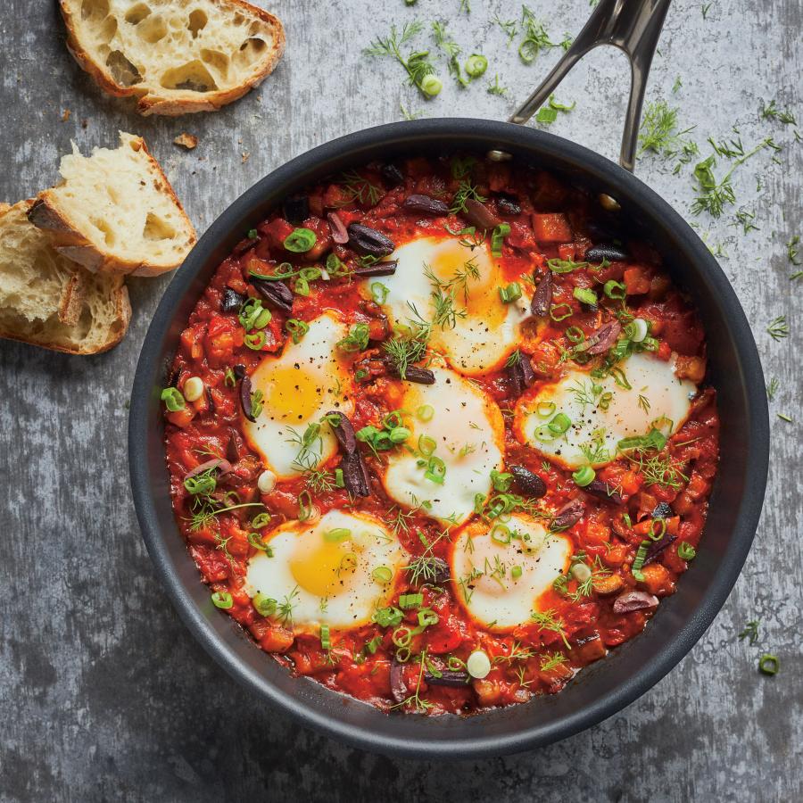 Oeufs pochés au poivron et à l'aubergine