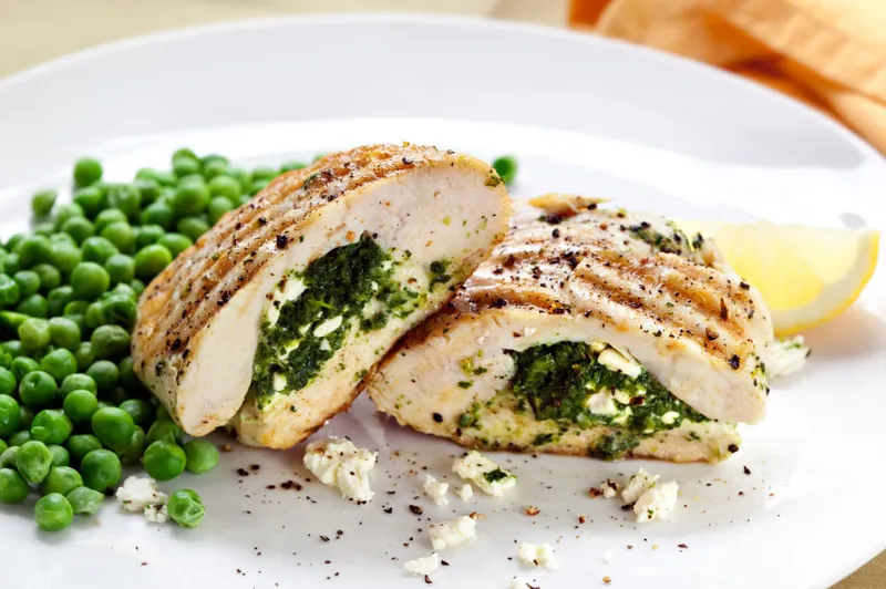 Poitrines de poulet farcies aux épinards et à la feta