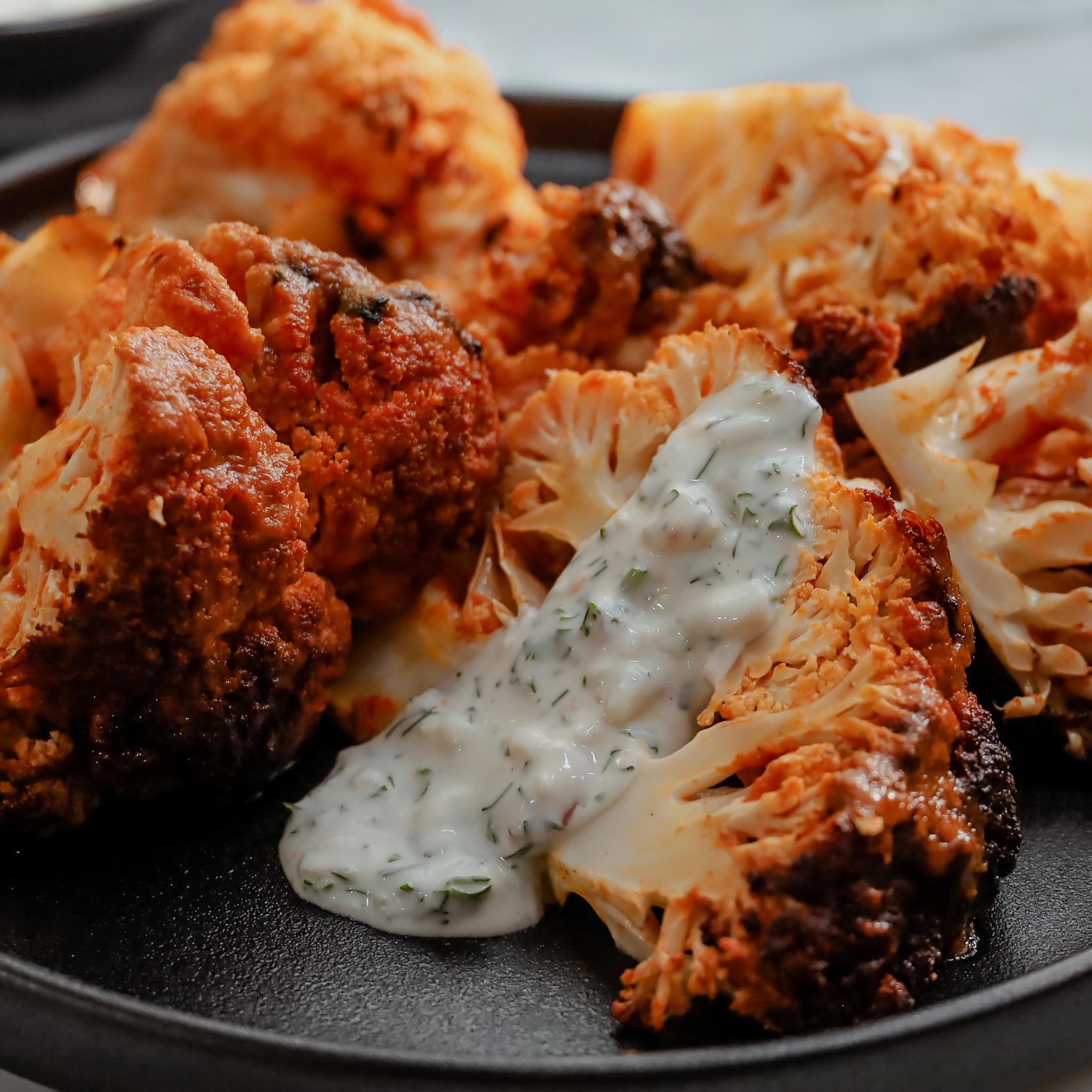 Chou-fleur rôti style buffalo et sauce au fromage bleu