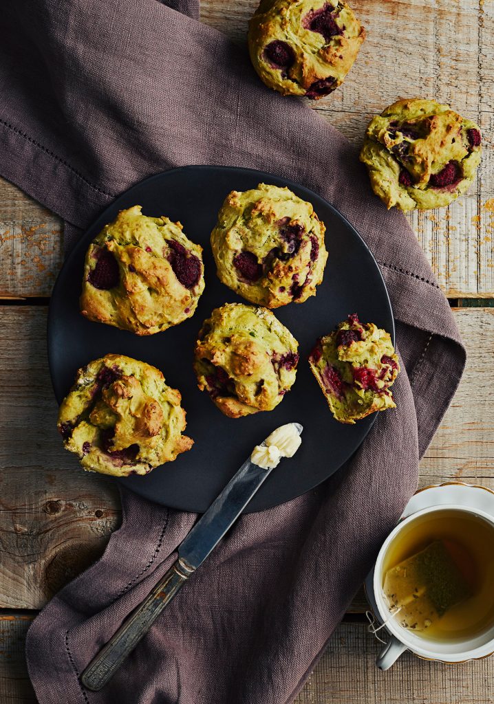 Muffins à l’avocat, aux framboises & aux pommes
