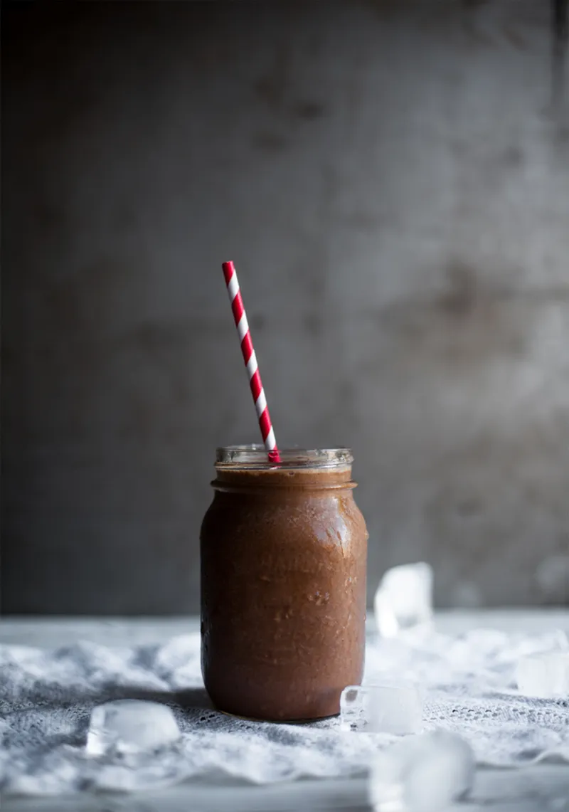 Smoothie aux bananes, beurre d’arachides & chocolat