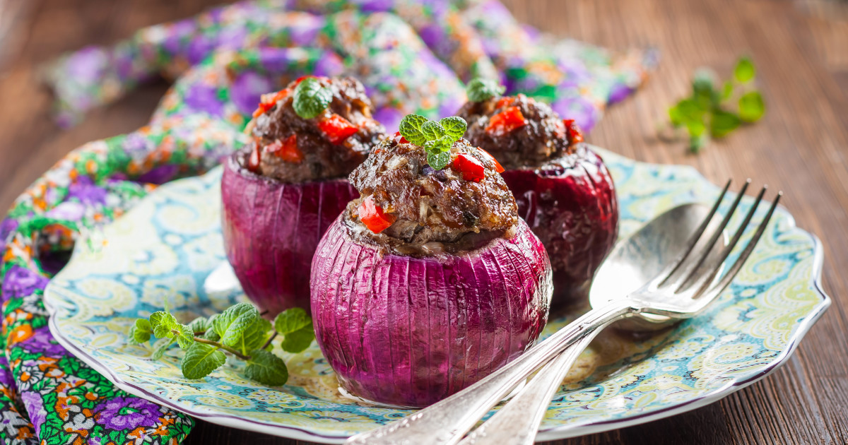 Oignons farcis aux lardons