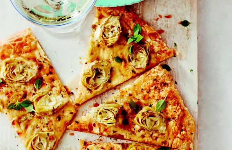 Tarte fine au gouda, parmesan et artichauts