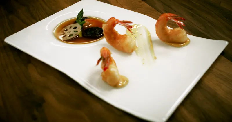 Crevettes poêlées, vinaigrette thaïe