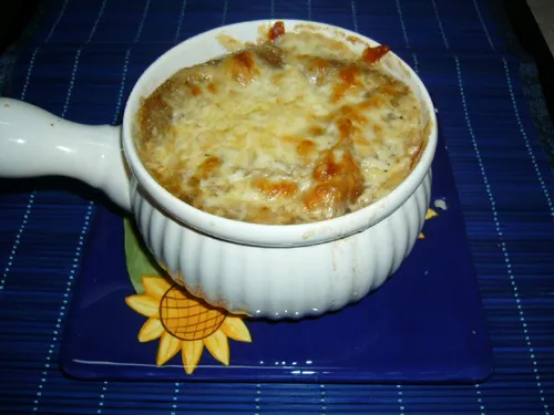 Soupe à l'oignon gratinée