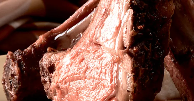 Carré d'agneau rôti